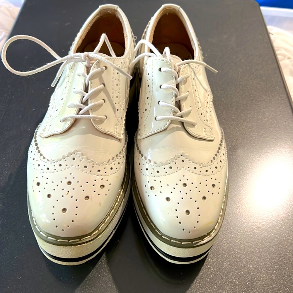 Woman Oxford white shoes